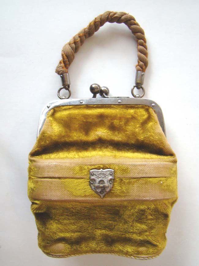 A fine pair of Presentation Opera Glasses dated 1886 with its' original velvet purse case — image 3